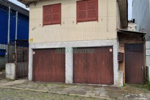 Casa com 155m², 6 dormitórios, 2 vagas, no bairro Panazzolo em Caxias do Sul para Comprar