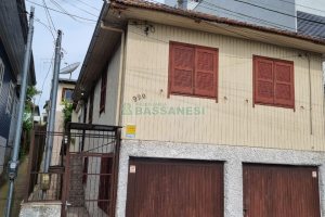Casa com 155m², 6 dormitórios, 2 vagas, no bairro Panazzolo em Caxias do Sul para Comprar