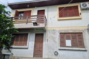 Casa com 155m², 6 dormitórios, 2 vagas, no bairro Panazzolo em Caxias do Sul para Comprar