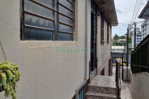 Casa com 155m², 6 dormitórios, 2 vagas, no bairro Panazzolo em Caxias do Sul para Comprar