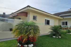 Casa com 139m², 3 dormitórios, 2 vagas, no bairro São Luiz em Caxias do Sul para Comprar