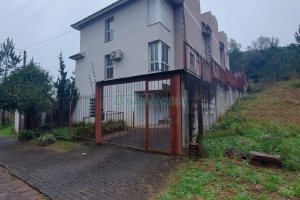 Sobrado com 89m², 2 dormitórios, no bairro São Luiz em Caxias do Sul para Comprar