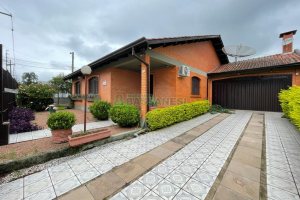 Casa com 260m², 3 dormitórios, 3 vagas, no bairro Interlagos em Caxias do Sul para Alugar