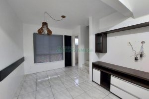 Sobrado com 92m², 2 dormitórios, 1 vaga, no bairro São Luiz em Caxias do Sul para Comprar