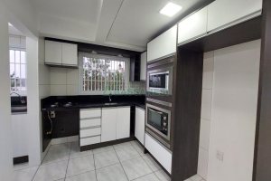 Sobrado com 92m², 2 dormitórios, 1 vaga, no bairro São Luiz em Caxias do Sul para Comprar