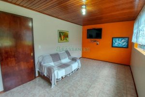 Casa com 220m², 4 dormitórios, 2 vagas, no bairro Santa Catarina em Caxias do Sul para Comprar