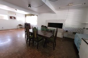 Casa com 335m², 6 dormitórios, 2 vagas, no bairro Exposição em Caxias do Sul para Comprar