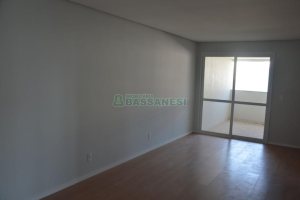 Apartamento com 73m², 2 dormitórios, 2 vagas, no bairro Planalto em Caxias do Sul para Comprar