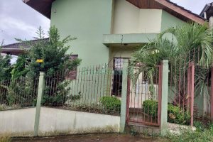 Casa com 150m², 3 dormitórios, 3 vagas, no bairro Kayser em Caxias do Sul para Comprar