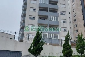 Apto Mobiliado com 55m², 1 dormitório, 2 vagas, no bairro Lourdes em Caxias do Sul para Alugar