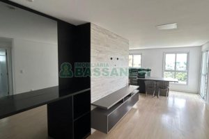 Apto Mobiliado com 90m², 2 dormitórios, 2 vagas, no bairro Vila Horn em Caxias do Sul para Comprar