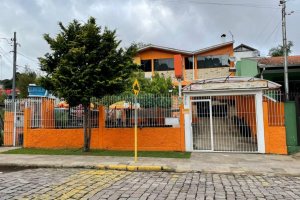 Casa Comercial com 360m², 3 dormitórios, no bairro Santa Fé em Caxias do Sul para Comprar