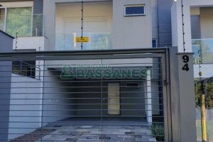 Sobrado com 160m², 3 dormitórios, no bairro Nossa Senhora da Saúde em Caxias do Sul para Comprar