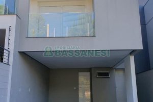 Sobrado com 160m², 3 dormitórios, no bairro Nossa Senhora da Saúde em Caxias do Sul para Comprar