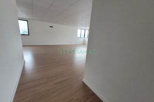 Sala com 77m², 1 vaga, no bairro Pio X em Caxias do Sul para Alugar