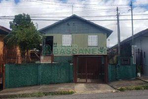 Casa com 120m², 3 dormitórios, 2 vagas, no bairro Pioneiro em Caxias do Sul para Comprar