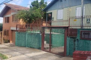 Casa com 120m², 3 dormitórios, 2 vagas, no bairro Pioneiro em Caxias do Sul para Comprar