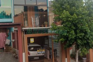 Sobrado com 49m², 2 dormitórios, 1 vaga, no bairro Santa Catarina em Caxias do Sul para Comprar