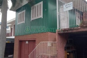 Casa com 132m², 3 dormitórios, 1 vaga, no bairro Medianeira em Caxias do Sul para Comprar