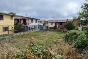Terreno com 360m², no bairro Charqueadas em Caxias do Sul para Comprar