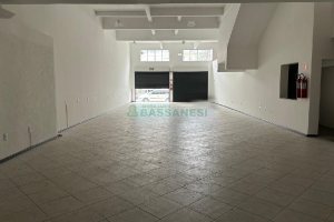 Loja com 450m², no bairro Lourdes em Caxias do Sul para Alugar
