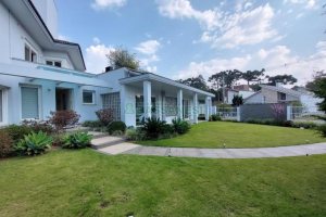 Casa com 552m², 4 dormitórios, 4 vagas, no bairro Sant Etiene em Caxias do Sul para Comprar