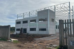 Pavilhão com 1320m², no bairro Forqueta em Caxias do Sul para Alugar
