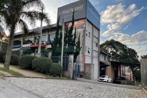 Pavilhão com 811m², no bairro Industrial em Caxias do Sul para Alugar