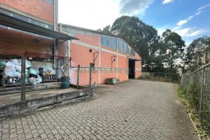 Pavilhão com 811m², no bairro Industrial em Caxias do Sul para Alugar