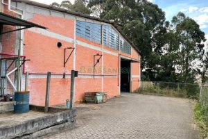 Pavilhão com 811m², no bairro Industrial em Caxias do Sul para Alugar