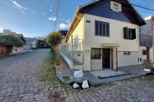 Casa com 54m², 2 dormitórios, no bairro Cinqüentenário em Caxias do Sul para Alugar