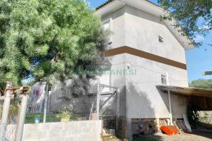 Casa com 57m², 2 dormitórios, 1 vaga, no bairro Desvio Rizzo em Caxias do Sul para Comprar