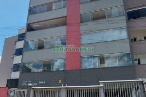 Apto Mobiliado com 52m², 2 dormitórios, 1 vaga, no bairro Treviso em Caxias do Sul para Alugar