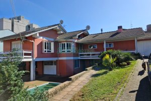 Casa com 332m², 4 dormitórios, 8 vagas, no bairro Desvio Rizzo em Caxias do Sul para Comprar