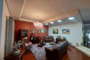 Casa com 477m², 4 dormitórios, 5 vagas, no bairro Madureira em Caxias do Sul para Comprar