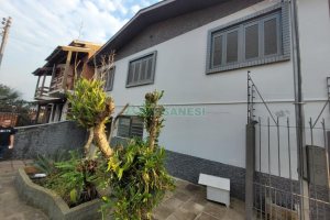 Casa com 200m², 3 dormitórios, 2 vagas, no bairro Cinqüentenário em Caxias do Sul para Comprar