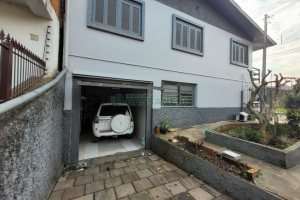 Casa com 200m², 3 dormitórios, 2 vagas, no bairro Cinqüentenário em Caxias do Sul para Comprar