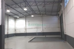 Pavilhão com 286m², no bairro Ana Rech em Caxias do Sul para Alugar