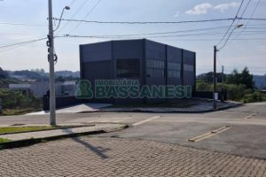 Pavilhão com 334m², no bairro De Lazzer em Caxias do Sul para Comprar
