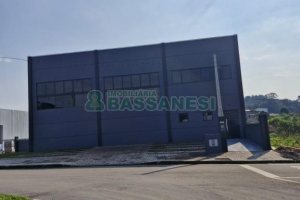 Pavilhão com 334m², no bairro De Lazzer em Caxias do Sul para Comprar