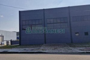 Pavilhão com 334m², no bairro De Lazzer em Caxias do Sul para Comprar