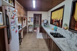 Casa com 317m², 3 dormitórios, 2 vagas, no bairro De Lazzer em Caxias do Sul para Comprar