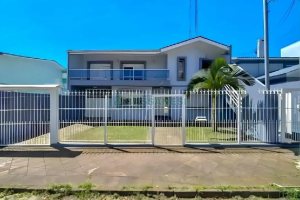 Casa com 300m², 4 dormitórios, 2 vagas, no bairro Universitário em Caxias do Sul para Alugar