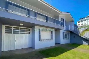 Casa com 300m², 4 dormitórios, 2 vagas, no bairro Universitário em Caxias do Sul para Alugar