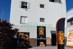 Predio com 313m², 3 dormitórios, 6 vagas, no bairro Rio Branco em Caxias do Sul para Comprar