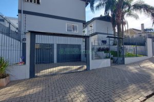 Sobrado com 86m², 3 dormitórios, 2 vagas, no bairro Interlagos em Caxias do Sul para Comprar