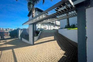 Sobrado com 86m², 3 dormitórios, 2 vagas, no bairro Interlagos em Caxias do Sul para Comprar