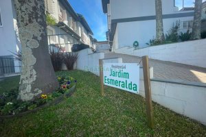 Sobrado com 86m², 3 dormitórios, 2 vagas, no bairro Interlagos em Caxias do Sul para Comprar