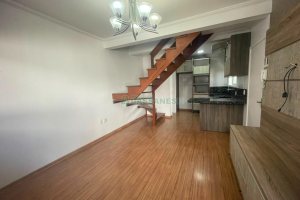 Sobrado com 86m², 3 dormitórios, 2 vagas, no bairro Interlagos em Caxias do Sul para Comprar