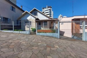 Casa com 450m², 4 dormitórios, 2 vagas, no bairro Lourdes em Caxias do Sul para Comprar